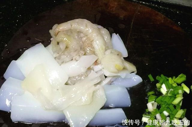 海鲜|今晚煮一锅海鲜粥吃,实在太鲜美了,吃完还想继续吃!