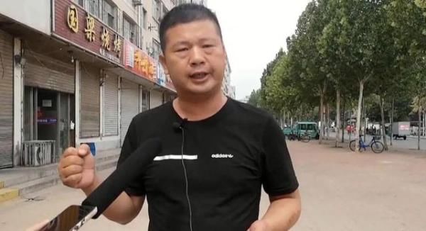 犯罪嫌疑人|男子抢了老人金项链就跑,市场管理员合力抓贼