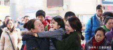  救回|人贩子组团抢娃，竟说亲妈是人贩子，亲妈急中生智救回了孩子