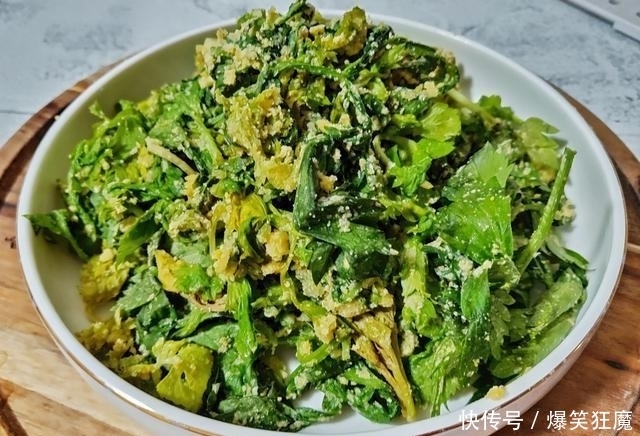 家常菜|简单家常菜:家常白油丝瓜,玉米面芹菜叶,砂锅土鲶鱼,银耳沙拉