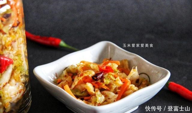 做法|包菜最下饭的做法,一次拌5瓶,酸辣脆爽,比吃肉还香