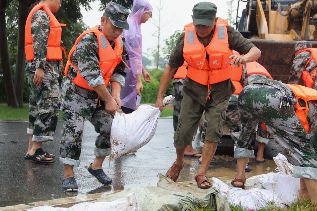 广汉市人武|出动1500余人次、舟艇40余艘 广汉民兵转移受灾群众2800余人