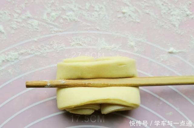 玉米|花卷这样做,实在太香太美太馋人,做法很简单,一双筷子就够啦