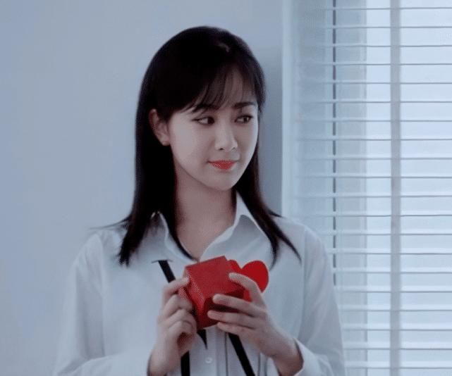  小猴紫|杨紫《中餐厅》后再度录节目，合影一出粉丝激动了，小猴紫终于圆梦