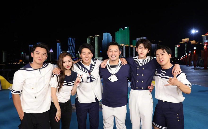 c位|《奔跑吧》录制杀青，其他嘉宾都晒“全家福”，唯独蔡徐坤与众不同