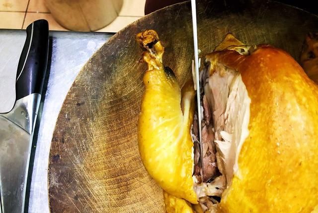  做法|买了很多年，现在才知道，熏鸡做法超简单，在家做干净又放心
