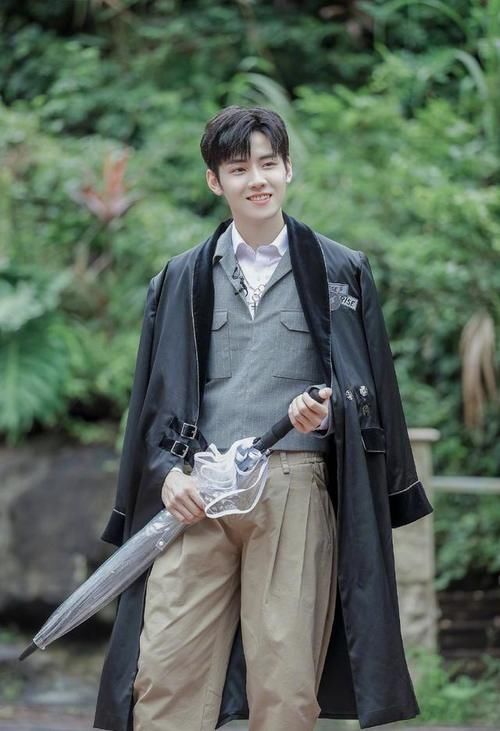  萧山|R1SE家境揭秘，萧山阔少何洛洛，茶庄少主焉栩嘉，而他最富有