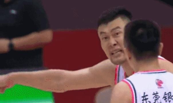  内奸|广东头号内奸！7分半0分6犯+周琦式空篮不进还摆谱！球迷跪求退役