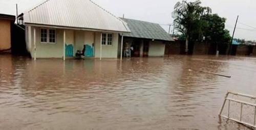  被淹|1家5口凌晨家中睡觉，突然遭遇洪水全家人都被淹身亡