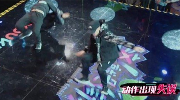 布布|《街舞》成国际大神坟墓,战神布布出现重大失误,另一个何展成