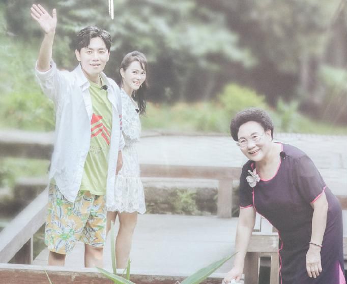  反驳|怎样才能成为一个合格的艺人，秦昊妈妈给出答案，伊能静无力反驳