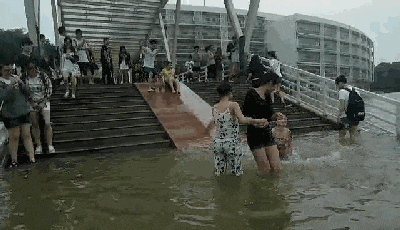 GIF|搞笑GIF：突如其来的骚，差点闪了我的腰