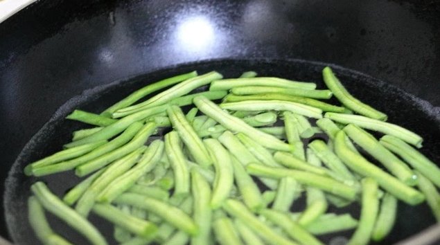 简单|刚学会,夏天保存豇豆如此简单!教你2招,脆嫩又翠绿,放1年不坏