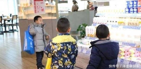 消费观念|孩子穷养和富养都会有利弊,培养孩子的消费观念,别等大了后悔