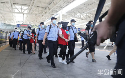  押解|121名嫌疑人被押解回青 特大电信网络诈骗案圆满收关