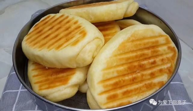  面包|烧饼这样做才好吃，加几勺白糖，外焦里软又蓬松，比面包香甜好吃