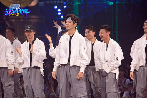  肖杰|《街舞3》中肖杰意外摔倒只是“节目效果”？种种迹象表明并不是