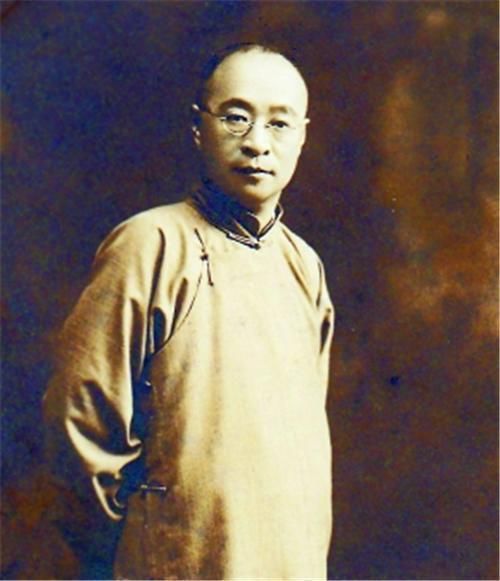 近代|中国近代第一中医，一生挽救无数人，晚年把10张秘方无偿捐给国家