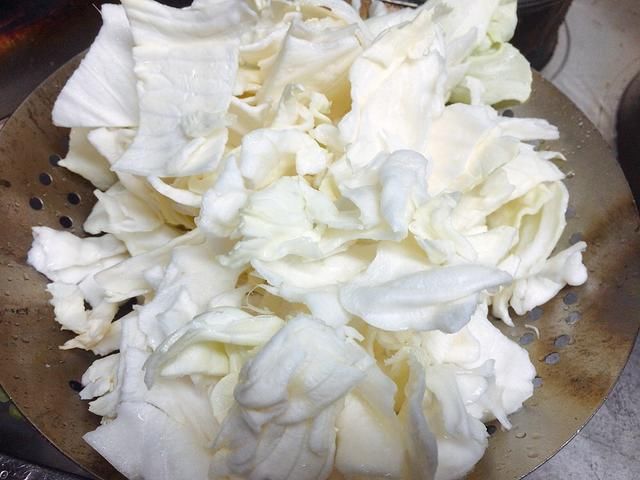  香甜|卷心菜想要好吃，别直接下锅炒，多加1个小妙招，香甜脆爽味道好