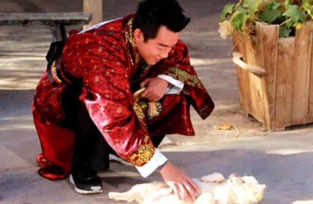  郑恺|为什么许多女生看完《奔跑吧》后，越来越喜欢郑恺了？