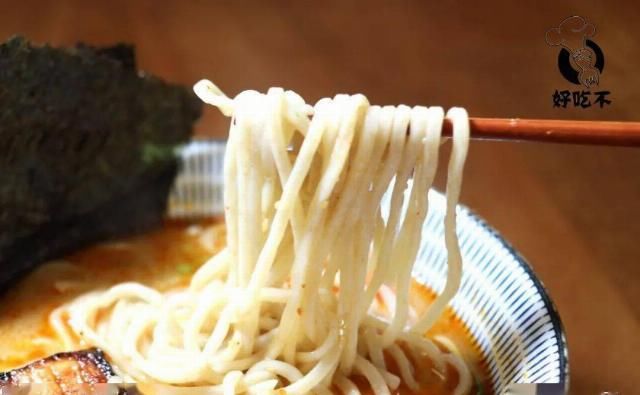  进去|纽约第一家日式油泼面+宝藏小酒馆新张！进去的居然都被上了一课？