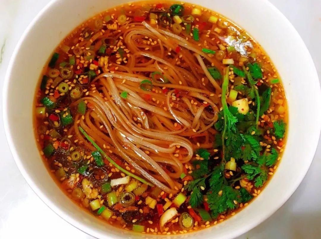 汤面|10分钟酸汤面，饿了随时来一碗