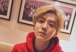 曝光|关晓彤庆生照片曝光!身穿抹胸短裙,与闺蜜热舞十分魅惑