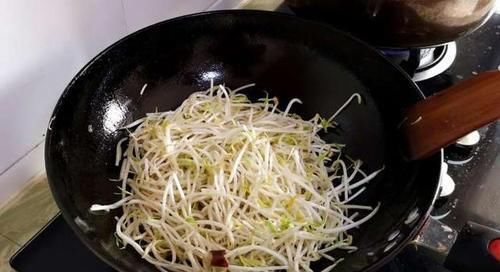  妈妈|早餐我最乐意做它，锅里一炒，5分钟就上桌，孩子爱吃，妈妈放心