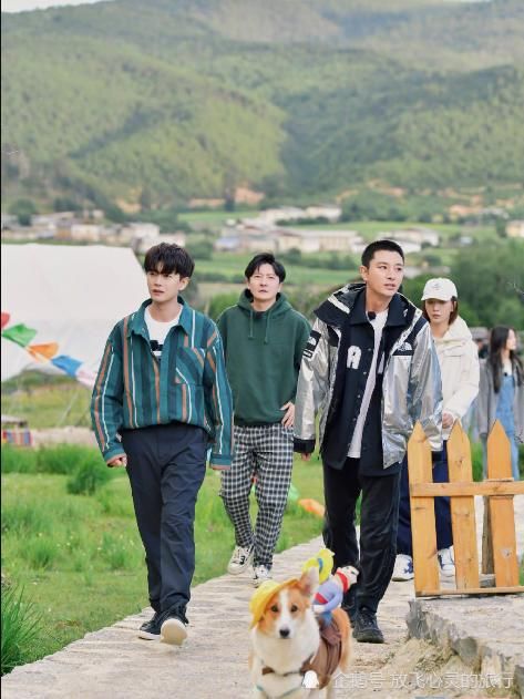  省钱|王珞丹带着邓伦逃单省钱，注意到杨超越说的话后，也难怪超越会红