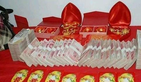 彩礼|女友提退婚只退一半彩礼，金饰不退，男友：你靠订婚发家致富？