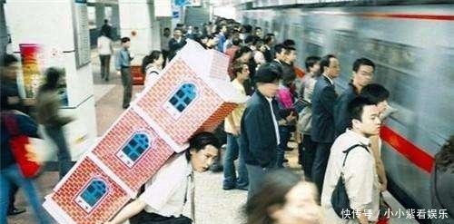  社会|白岩松致敬80后：人到中年的80后，才是最不容易的一代人