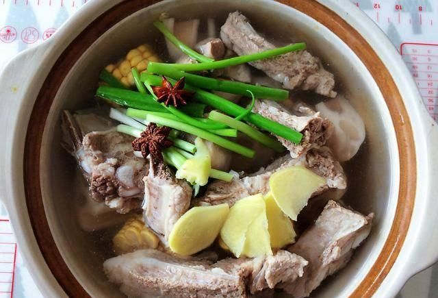 排骨汤|莲藕玉米排骨汤:免去煎炸烹煮炖炖就是一锅的美味补钙汤!