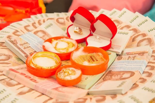 新娘|“婚礼习俗”的思考:密室中消失的508888元陪嫁钱,细思极恐