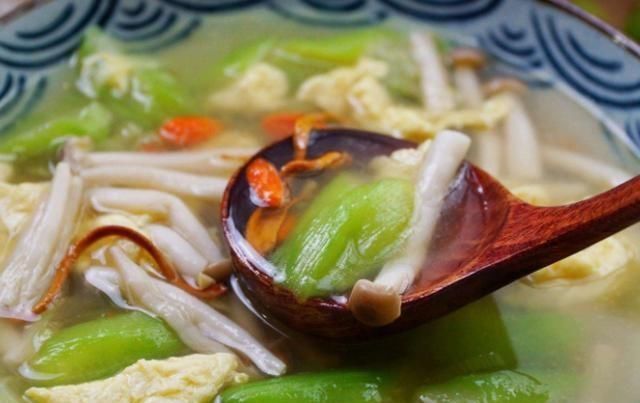 过瘾|丝瓜和“它”是绝配,汤鲜味美又清爽,夏天喝比骨头汤还过瘾