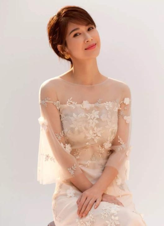  童蕾|她凭《亮剑》一炮而红，却因拒绝潜规则被雪藏，今和老公偿还债务