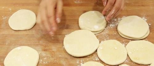  就可以|烙馍时，用热水还是凉水，很多人第一步就错了，难怪烙馍不软！