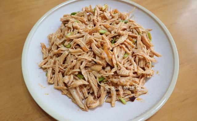  调入少许|天越来越热，家人最爱这样吃菜，爽口不腻，特香，顿顿全部吃光光