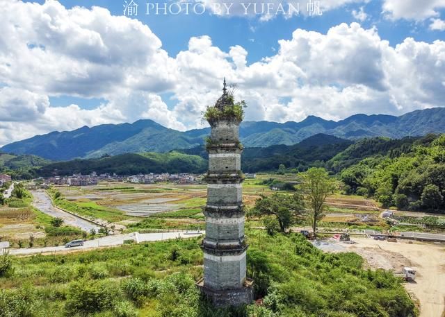  保护|广东韶关大山里发现一座清代古塔，塔上长满青草，亟待保护