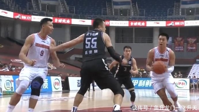 表情|表情太可爱了!赵睿制造韩德君第三犯,杜锋双手给他点赞