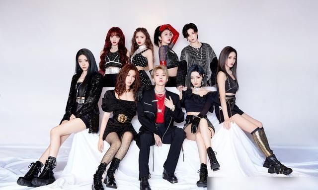  火力|THE9组团的首场演出，虞书欣的开场非常精彩，喻言的火力十足