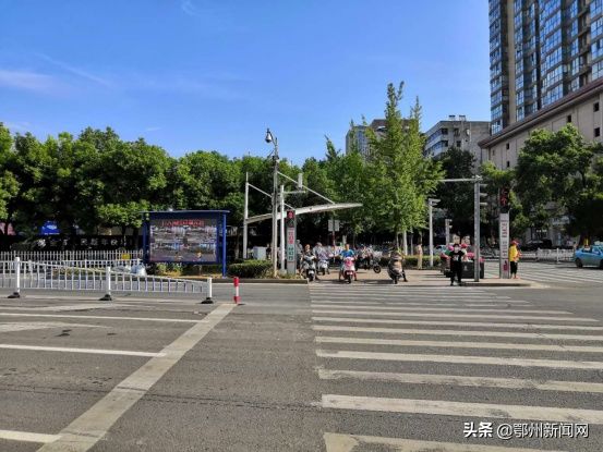 文明|鄂州第二套行人闯红灯抓拍系统正式启用