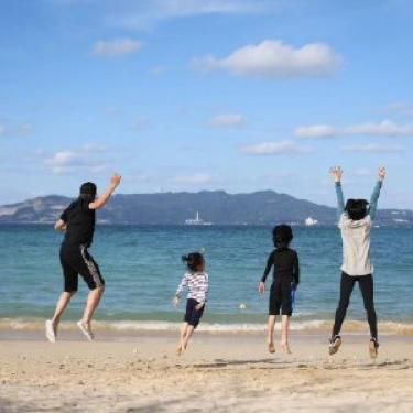 女孩|14岁女孩被父母打骂后跳楼自杀：缺失自我认同的孩子，到底有多难