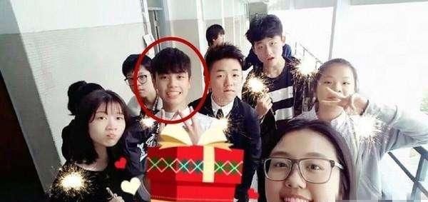 融洽|重组家庭不幸福？赵薇一家四口感情和谐，同父异母兄妹相处融洽