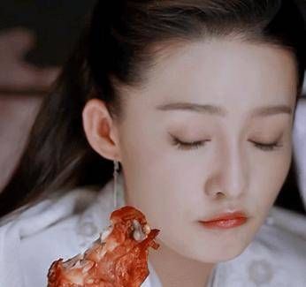  鸡腿|为何说“傻白甜”不是谁都能演好？看李沁和杨紫同吃鸡腿，就懂了