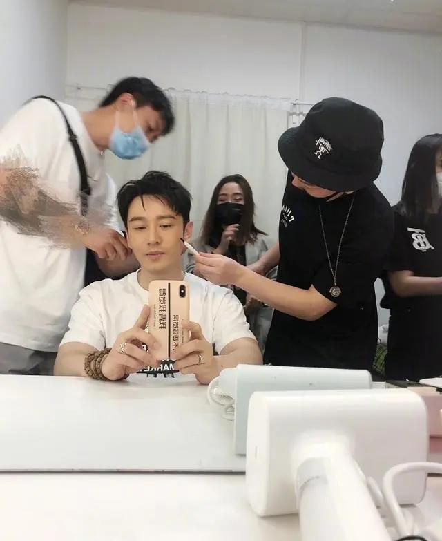 饭碗|没戏拍爱豆饭碗比较香,成年女星的事业“第二春”