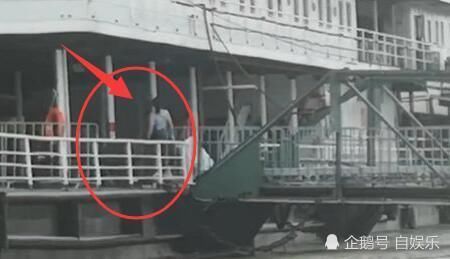  超越|杨超越到《中餐厅》当嘉宾，看清上船方式，和赵丽颖待遇差太多