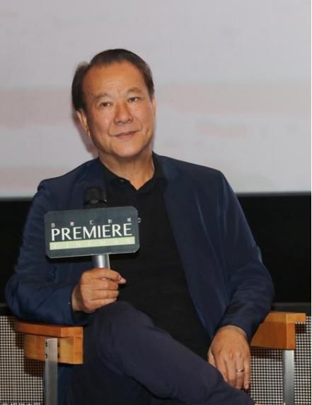  中年|他曾人气不输周润发，今街边抽烟老到不敢认，妻子像是个中年大汉