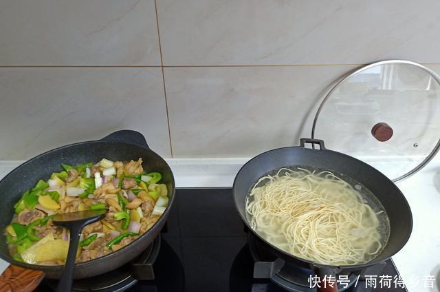  一锅端|大热天不想做饭，老公出绝招，鲜美好吃一锅端，25元钱喂饱全家