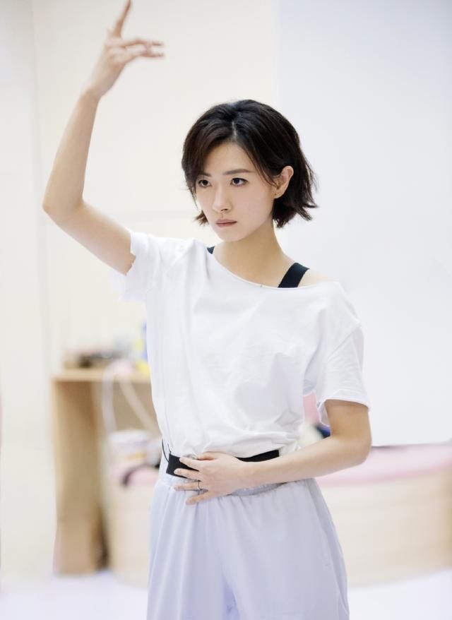  复活赛|《乘风破浪》黄圣依白冰淘汰？网传孟佳阿朵复活，万茜组全员晋级