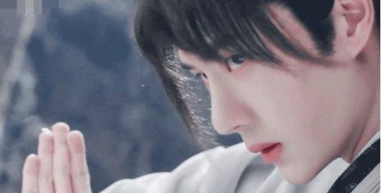  好看|酷盖王一博：长得好看还这么全面，比他演技好的没他的年龄和人气